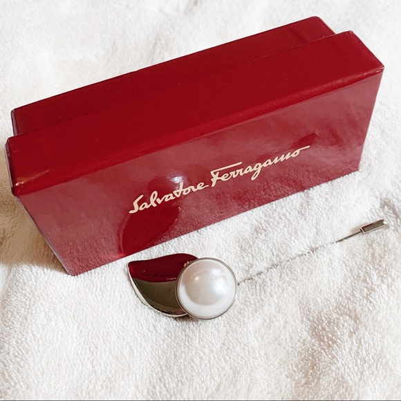 Salvatore Ferragamo Pin Brooch With Box - Picture 5 of 5